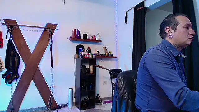 boy n girl online show from February 10, 2025, 9:14 am