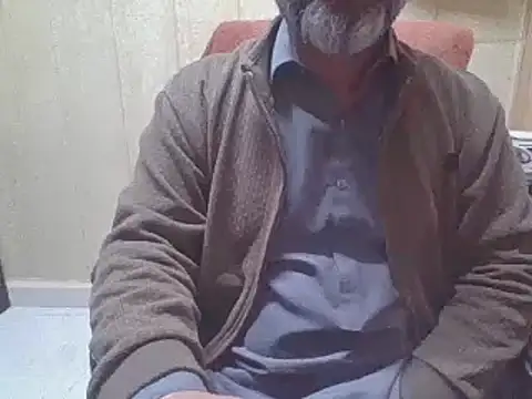 hairymaster95 online show from December 5, 2025, 4:10 am