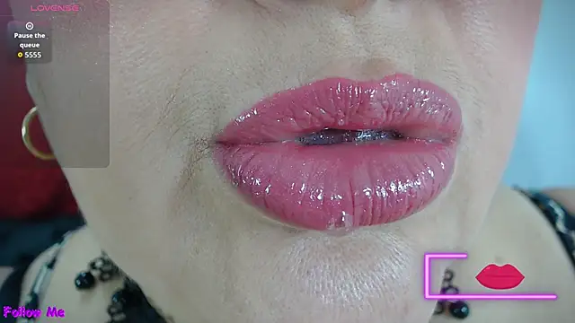 Kerly Doll online show from October 3, 2025, 12:13 pm