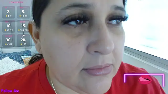 Kerly Doll online show from November 28, 2025, 3:04 pm