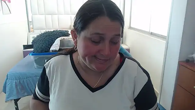 Kerly Doll online show from May 25, 2026, 7:42 pm