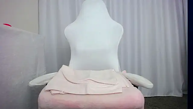 faceless  online show from November 3, 2025, 12:06 pm