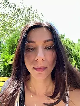Snapshot of _MiaQueen_ chatting on June 7, 2026, 11:25 am MiaQueen online show from June 7, 2026, 11:25 am