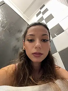 Snapshot of _MiaQueen_ chatting on June 24, 2026, 10:31 pm MiaQueen online show from June 24, 2026, 10:31 pm