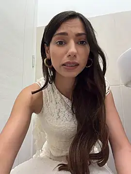 Snapshot of _MiaQueen_ chatting on July 16, 2026, 10:38 pm MiaQueen online show from July 16, 2026, 10:38 pm