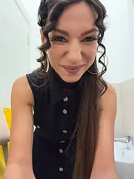Snapshot of _MiaQueen_ chatting on July 31, 2026, 8:41 pm MiaQueen online show from July 31, 2026, 8:41 pm