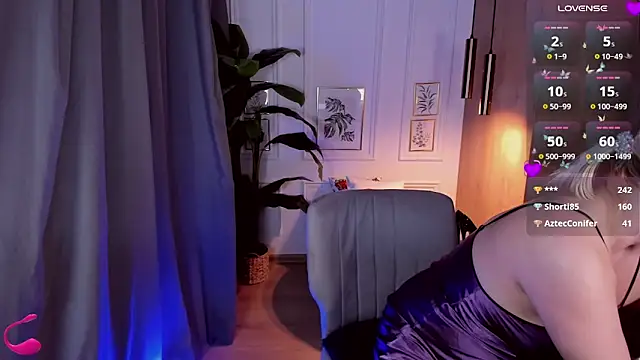 YolandaKiss online show from March 11, 2025, 11:15 pm