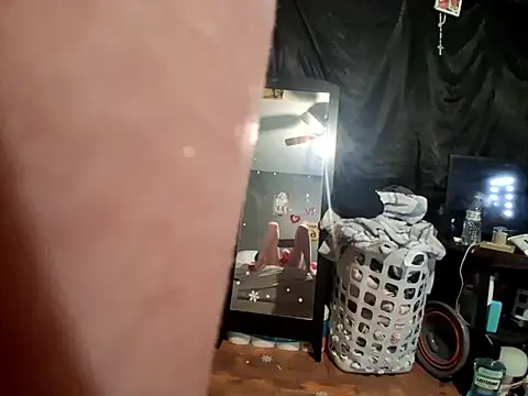 Justjennyy online show from May 7, 2026, 11:37 am