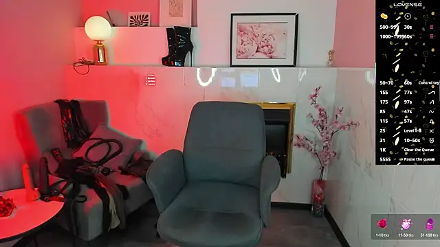 Snapshot of KylieMellow chatting on December 15, 2025, 5:34 am KylieMellow online show from December 15, 2025, 5:34 am