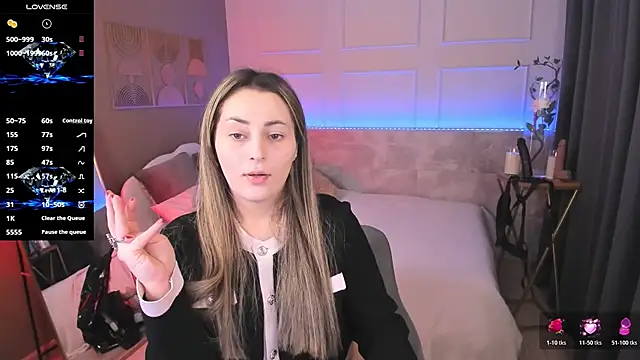 KylieMellow online show from March 18, 2026, 5:54 am