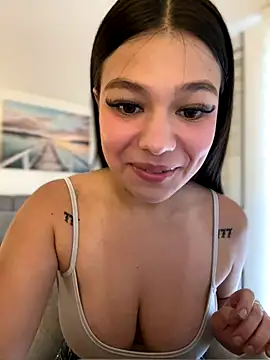 Snapshot of Alyshanon18 chatting on October 3, 2025, 9:01 pm Alyshanon18 online show from October 3, 2025, 9:01 pm