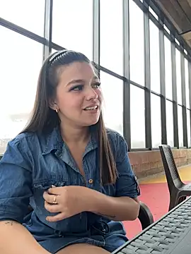 Snapshot of Alyshanon18 chatting on December 4, 2025, 6:16 pm Alyshanon18 online show from December 4, 2025, 6:16 pm