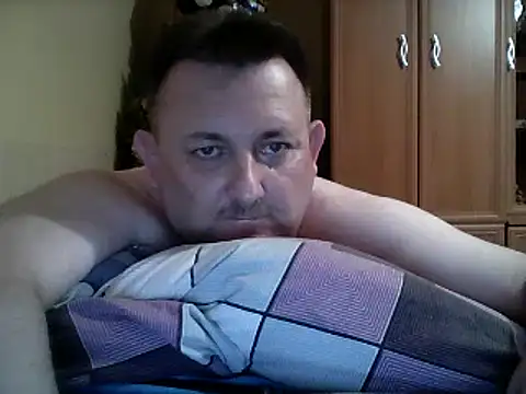 Snapshot of Novy73 chatting on December 21, 2025, 10:50 pm Novy73 online show from December 21, 2025, 10:50 pm