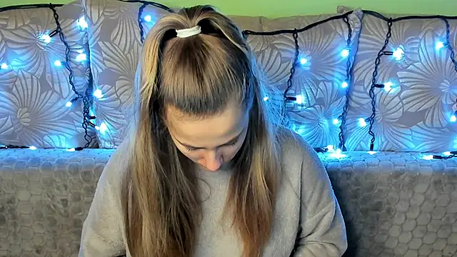 MaggieCake online show from December 3, 2024, 3:30 am