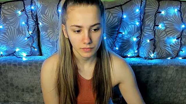 MaggieCake online show from December 6, 2024, 4:25 am