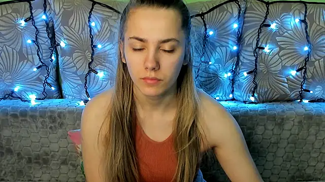 MaggieCake online show from December 7, 2024, 4:31 am