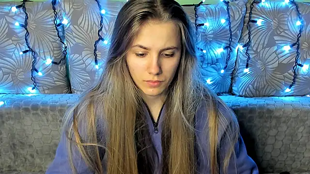 MaggieCake online show from December 10, 2024, 12:39 am