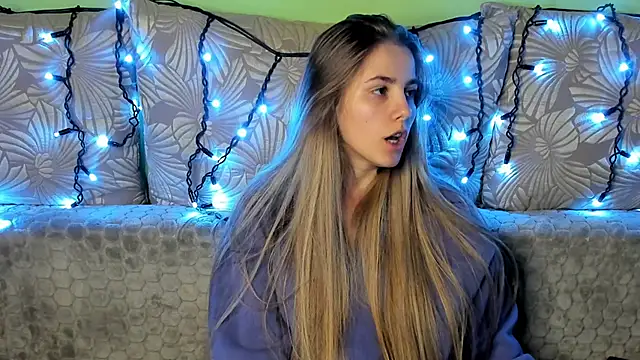 MaggieCake online show from December 10, 2024, 3:41 am