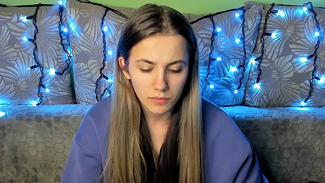 MaggieCake online show from December 11, 2024, 1:05 am