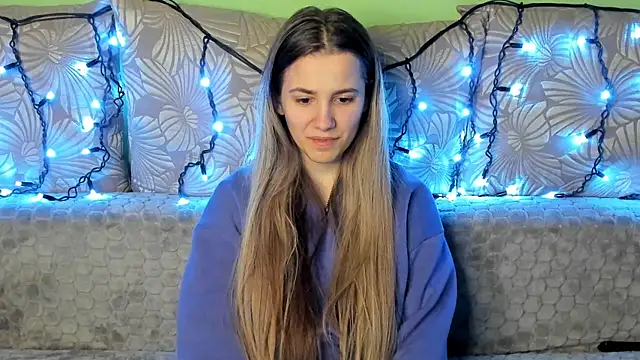 MaggieCake online show from December 13, 2024, 4:43 am