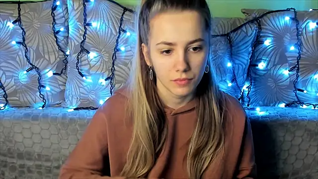 MaggieCake online show from January 5, 2025, 6:02 am