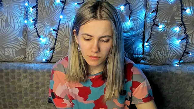 MaggieCake online show from March 12, 2025, 1:25 am