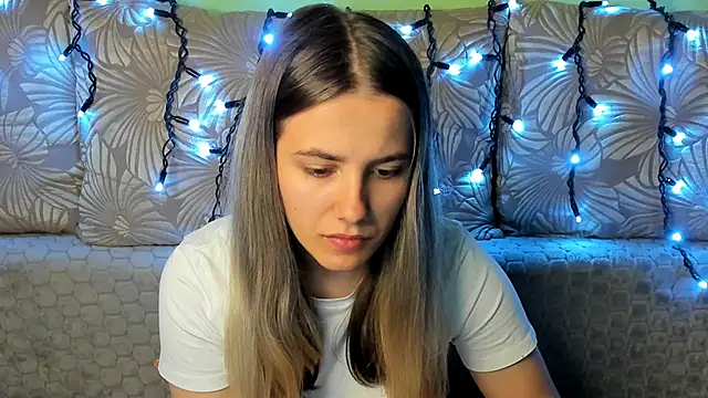 MaggieCake online show from October 15, 2025, 11:49 pm