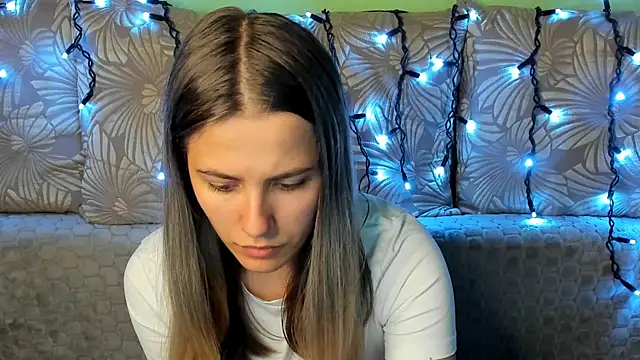 MaggieCake online show from October 18, 2025, 2:03 am