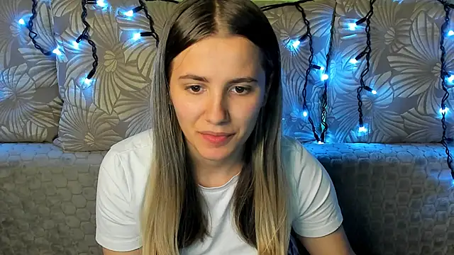 MaggieCake online show from October 21, 2025, 12:00 am