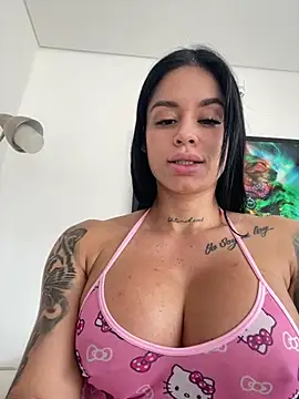 LaraHenao online show from June 17, 2026, 2:29 pm