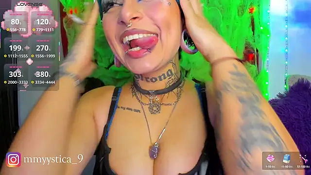 Snapshot of Rainnbow_ chatting on October 2, 2025, 6:42 am Rainnbow online show from October 2, 2025, 6:42 am