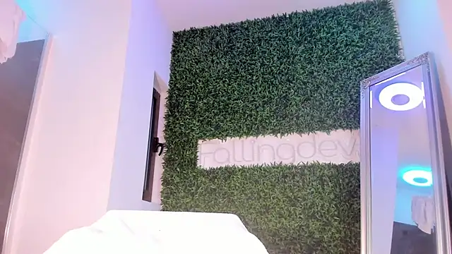 realhotfallingdevil online show from June 19, 2026, 3:00 am