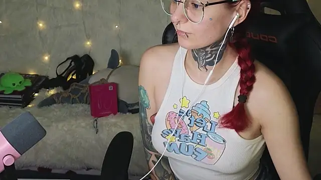 Ginger Stay online show from November 5, 2025, 9:15 pm