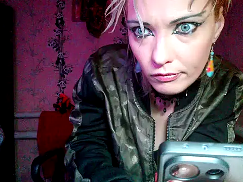 WildMissNiks online show from December 1, 2025, 9:36 am