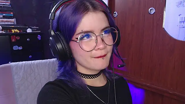 Snapshot of Raventh_ chatting on September 19, 2025, 1:56 pm Raventh online show from September 19, 2025, 1:56 pm