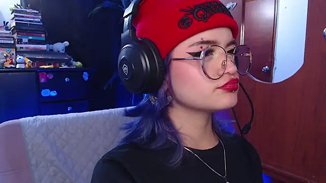 Snapshot of Raventh_ chatting on September 23, 2025, 10:46 pm Raventh online show from September 23, 2025, 10:46 pm