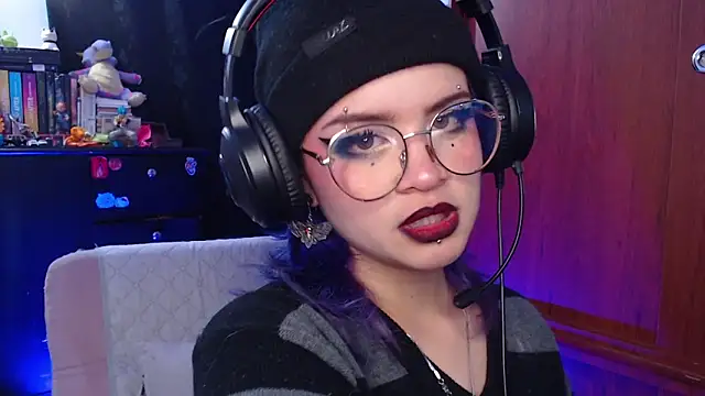 Snapshot of Raventh_ chatting on October 4, 2025, 1:58 am Raventh online show from October 4, 2025, 1:58 am