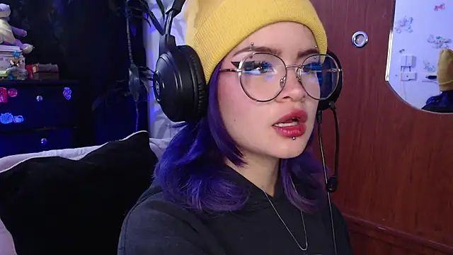 Snapshot of Raventh_ chatting on October 5, 2025, 5:06 am Raventh online show from October 5, 2025, 5:06 am