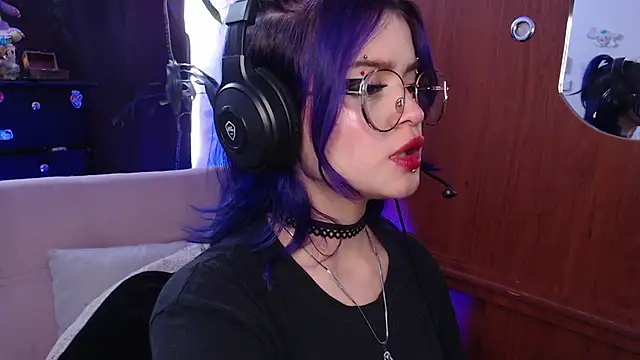 Snapshot of Raventh_ chatting on October 9, 2025, 2:26 pm Raventh online show from October 9, 2025, 2:26 pm