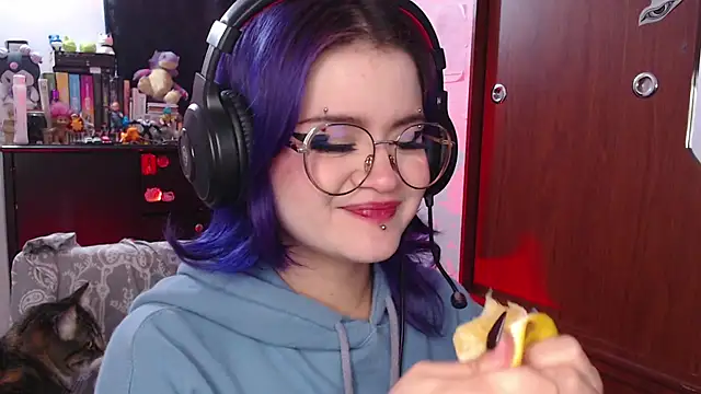 Snapshot of Raventh_ chatting on October 12, 2025, 12:04 pm Raventh online show from October 12, 2025, 12:04 pm