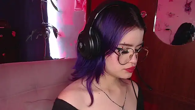 Snapshot of Raventh_ chatting on October 13, 2025, 3:23 pm Raventh online show from October 13, 2025, 3:23 pm