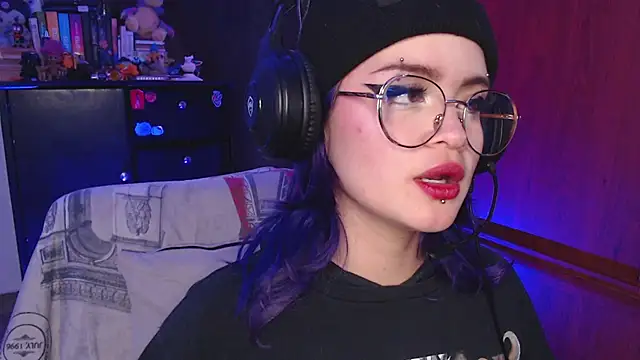 Snapshot of Raventh_ chatting on October 14, 2025, 2:51 pm Raventh online show from October 14, 2025, 2:51 pm