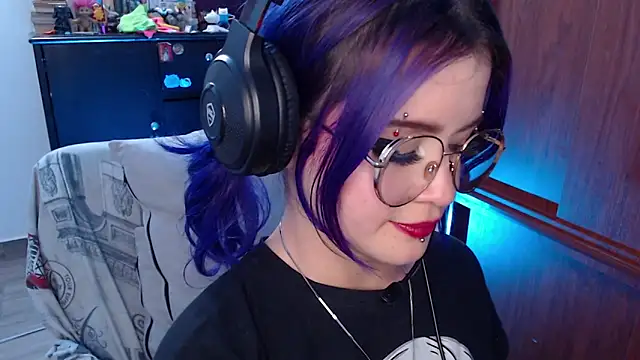 Snapshot of Raventh_ chatting on October 17, 2025, 3:47 pm Raventh online show from October 17, 2025, 3:47 pm