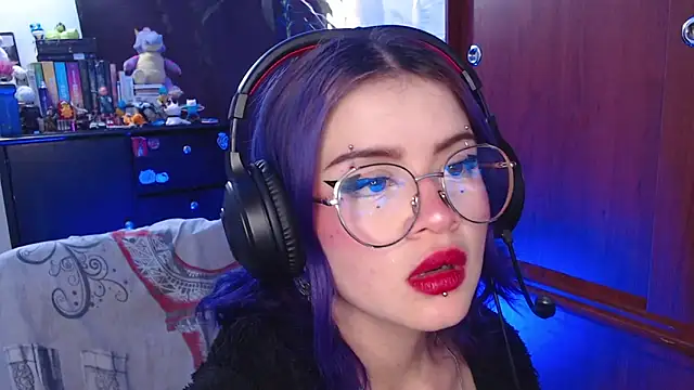 Snapshot of Raventh_ chatting on October 21, 2025, 1:45 pm Raventh online show from October 21, 2025, 1:45 pm