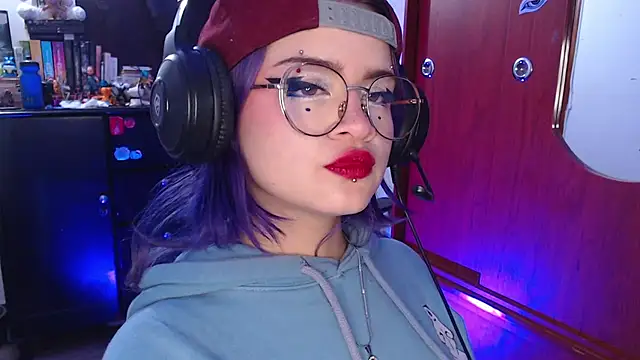 Snapshot of Raventh_ chatting on November 4, 2025, 11:42 am Raventh online show from November 4, 2025, 11:42 am