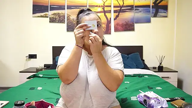 adelline online show from September 25, 2025, 8:56 pm