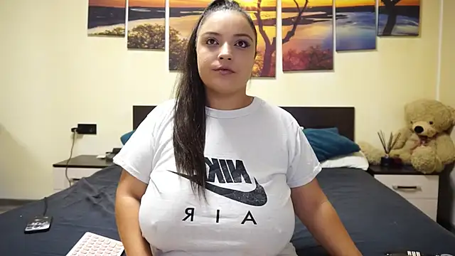 adelline online show from October 22, 2025, 8:52 pm