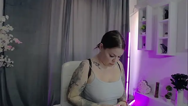 Raven Luna online show from December 19, 2024, 10:24 am