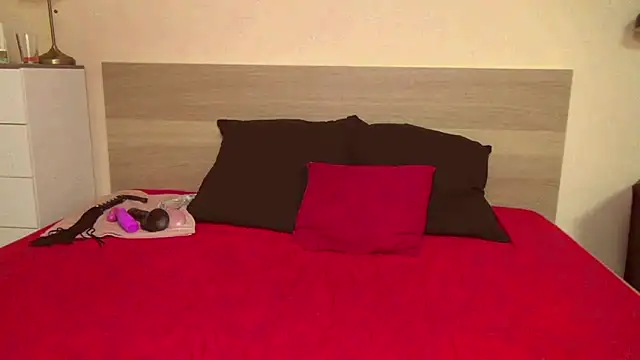 KendraLux online show from September 28, 2025, 11:54 pm