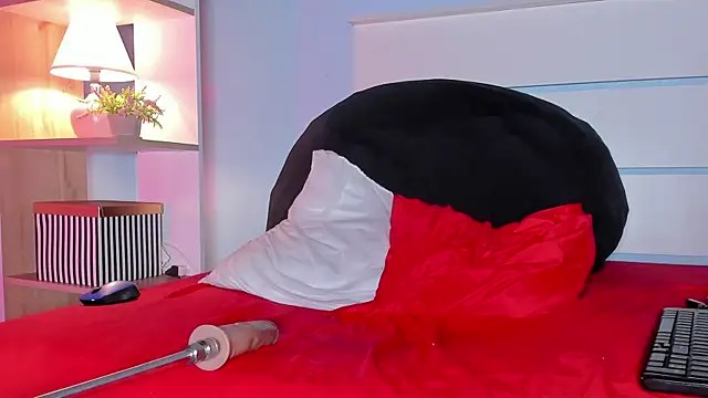 Snapshot of alicialittle chatting on December 28, 2024, 11:05 pm alicialittle online show from December 28, 2024, 11:05 pm